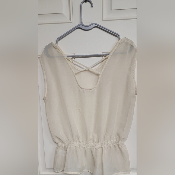 Women's Size Small,  Sleeveless 100% Lightweight Cream/Shear Polyester Top. ✨️✨️ - Picture 1 of 8